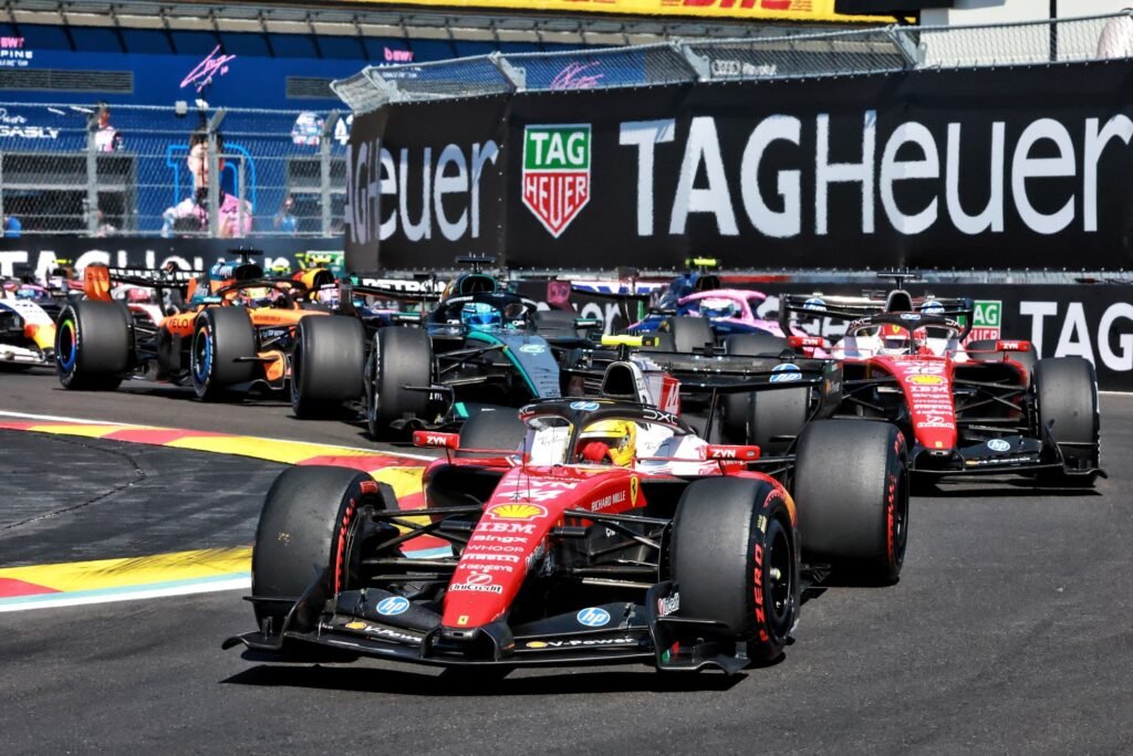 Hamilton rebate avaliação sobre Ferrari após sexto lugar no GP do Azerbaijão