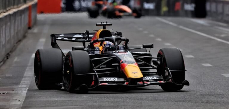 Verstappen diz que Red Bull corrigiu falha na unidade de potência e celebra 2º lugar no Azerbaijão