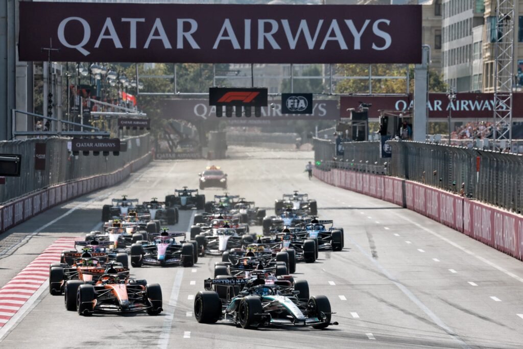 Russell vence no Azerbaijão, corta vantagem de Antonelli e mexe na briga pelo campeonato