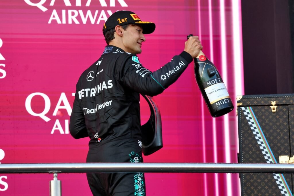 Russell domina em Baku, e Mercedes exalta fim de semana sem erros