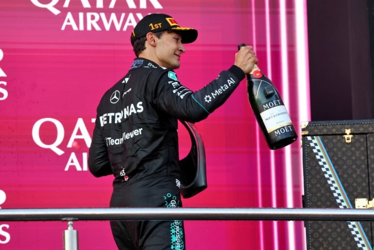 Russell domina em Baku, e Mercedes exalta fim de semana sem erros