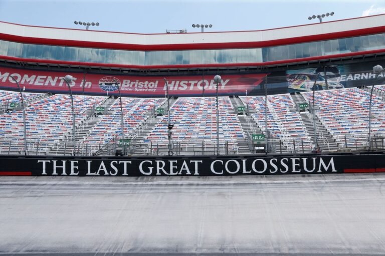 Kyle Larson larga na pole em Bristol após chuva e raios cancelarem classificação