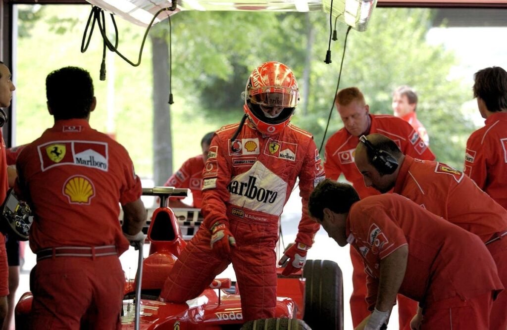 Macacão usado por Schumacher na temporada de 2000 será leiloado em Monza no fim de semana da F1