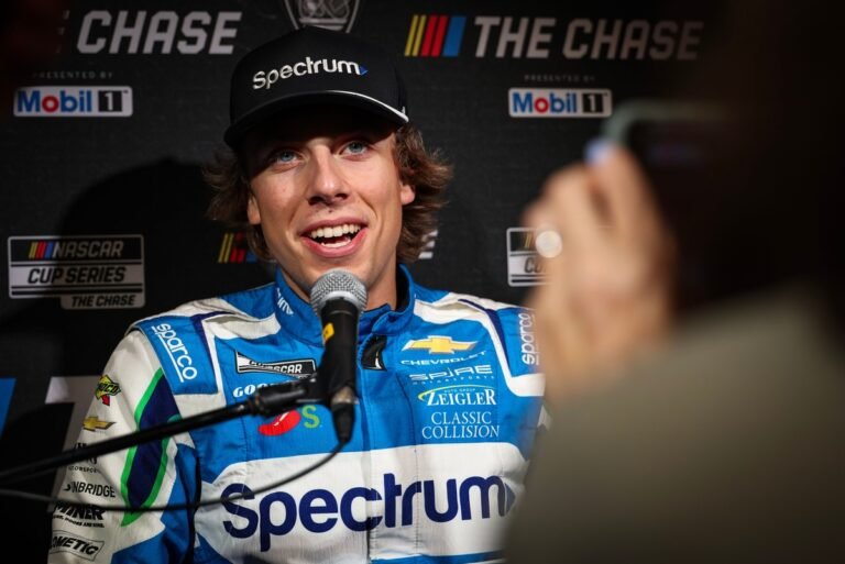 Hocevar roda Keselowski em Darlington e é criticado por ex-pilotos da NASCAR