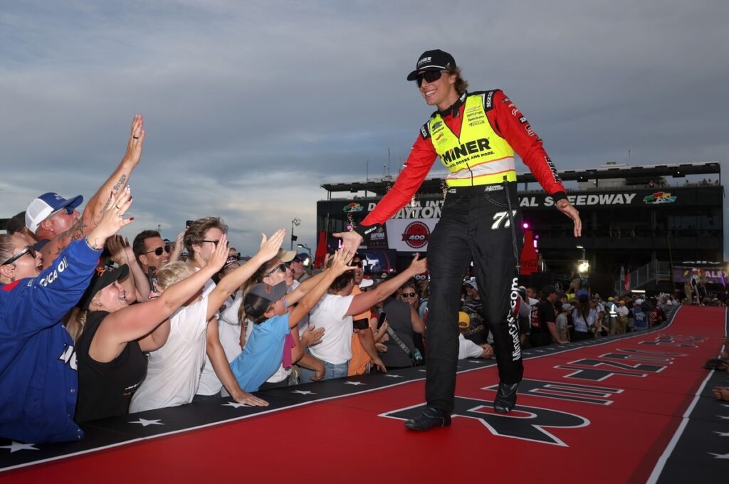 Loja de Carson Hocevar beira US$ 200 mil em vendas após incidente com Brad Keselowski