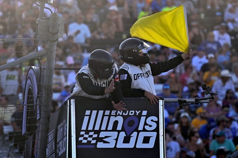 Kyle Larson volta a vencer em Gateway após corrida com 18 amarelas e duas bandeiras vermelhas
