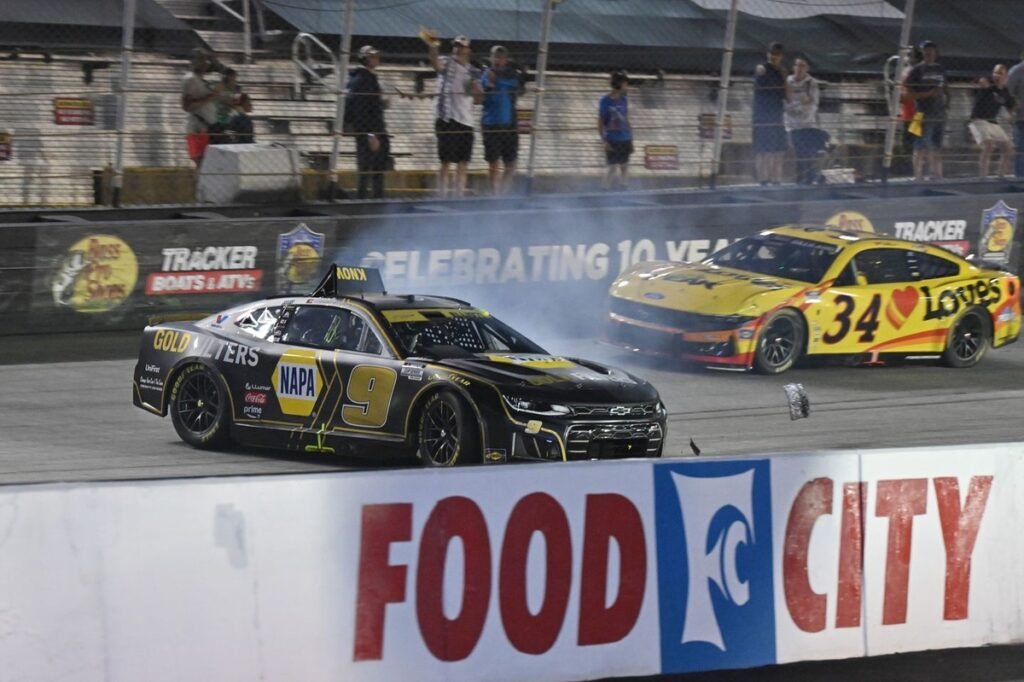 ‘Caixinha de palavrões’ da NASCAR chega a US$ 3.305 após corrida noturna em Bristol