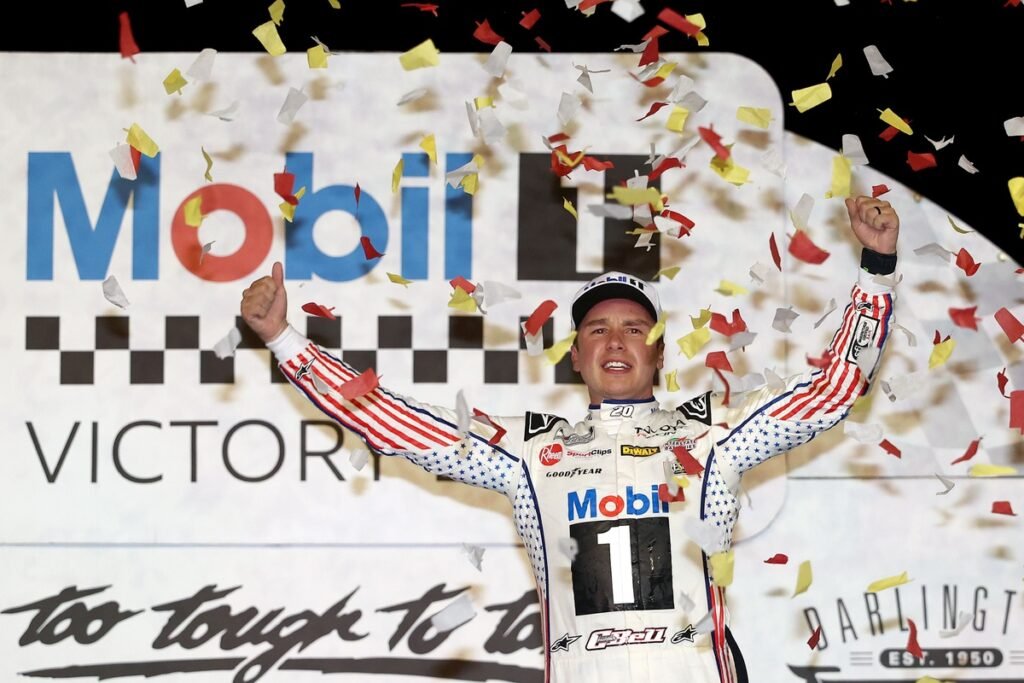 Hamlin sai de Darlington com 12 pontos de vantagem na liderança da NASCAR Cup