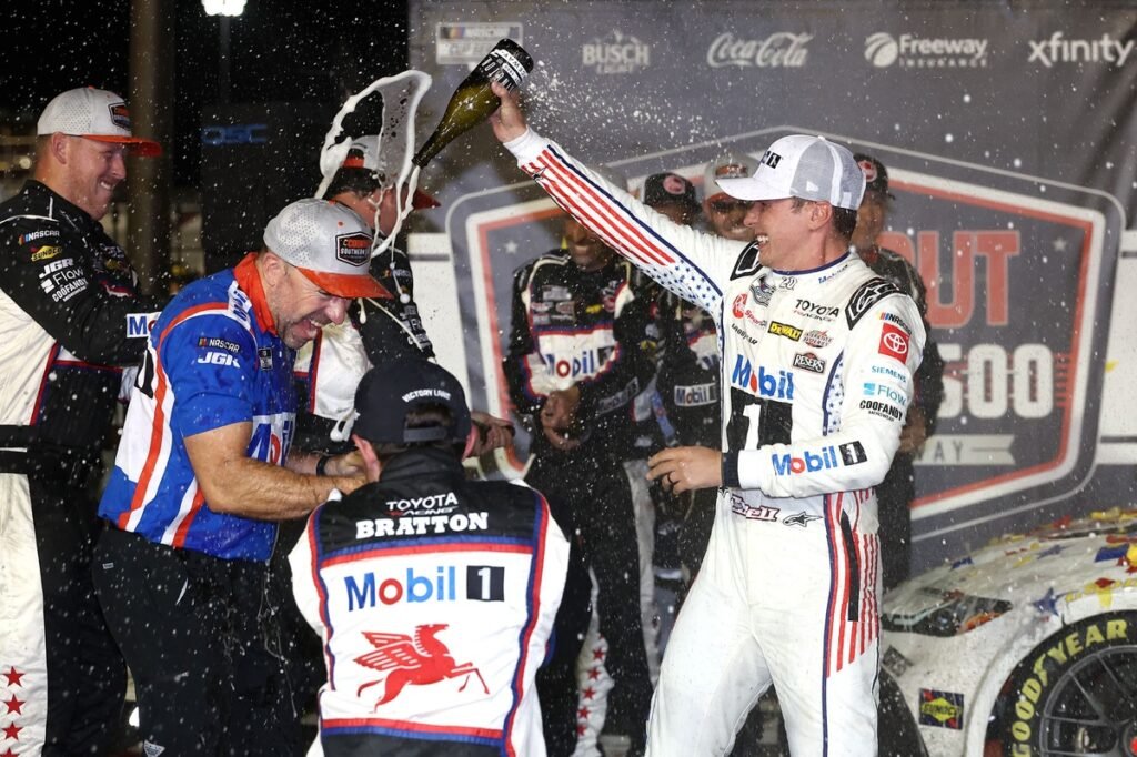 Christopher Bell vence a Southern 500 e abre o Chase com fim de jejum na NASCAR