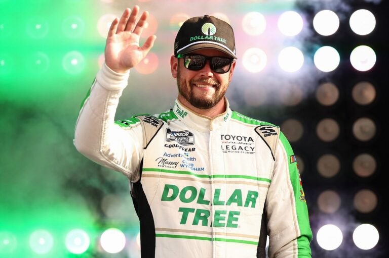 Erik Jones renova com a Legacy Motor Club em contrato de vários anos