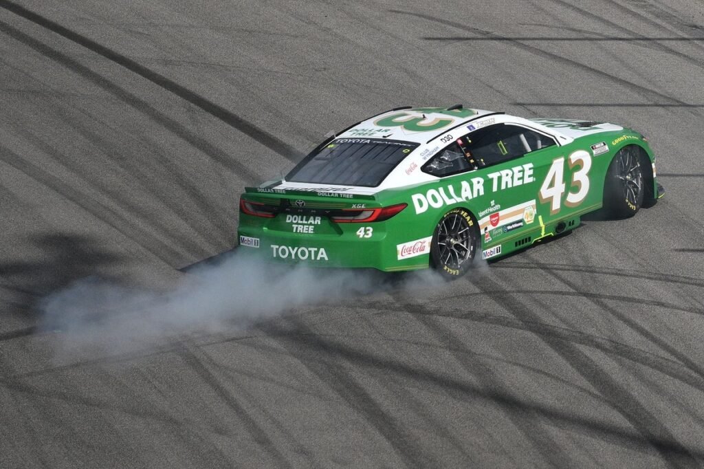 NASCAR arrecada US$ 1.225 com 245 palavrões no rádio em Gateway