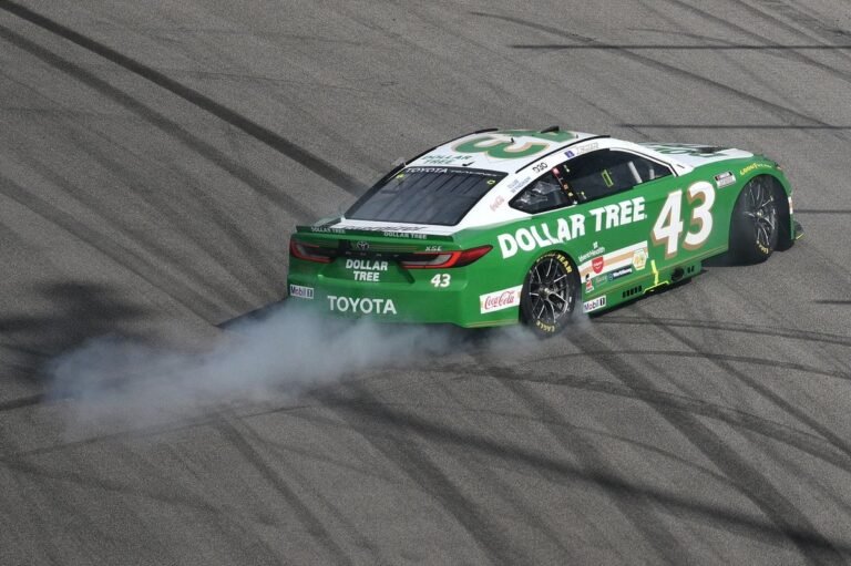 NASCAR arrecada US$ 1.225 com 245 palavrões no rádio em Gateway