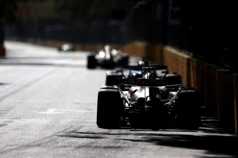 FIA mantém bandeiras amarelas após acidente de Bottas em Baku e decisão vira debate