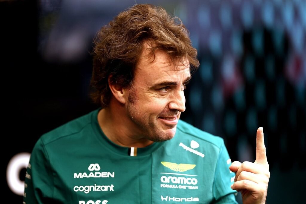 Alonso indica permanência na F1, mas adia anúncio sobre futuro na Aston Martin