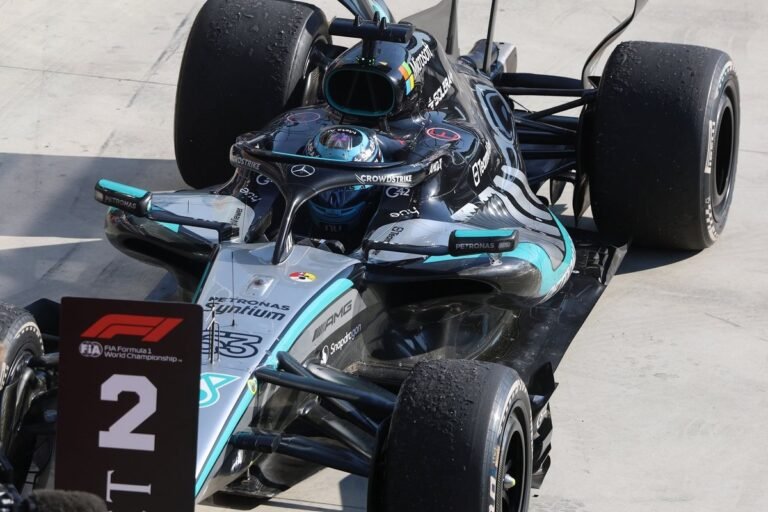 Mercedes dividiu estratégias no VSC, e Russell explica por que não parou na Itália