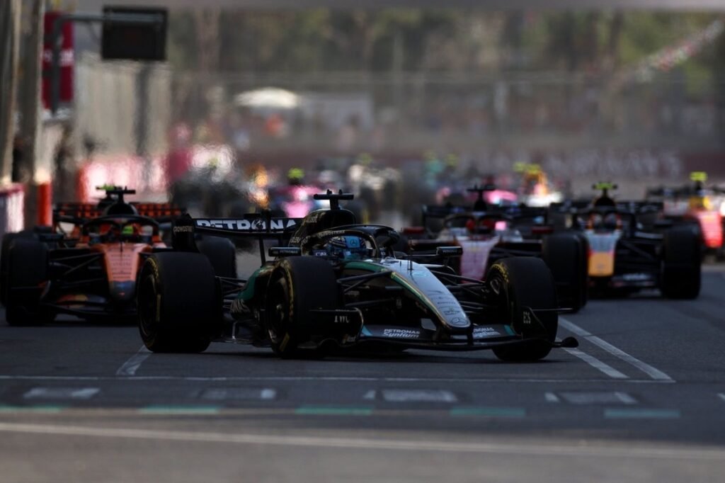GP do Azerbaijão tem corrida no sábado; largada teve avanço de Piastri e Norris