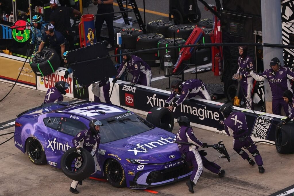 Equipe de box de Bubba Wallace bate recorde de pit stop na NASCAR com parada de 7,86 segundos