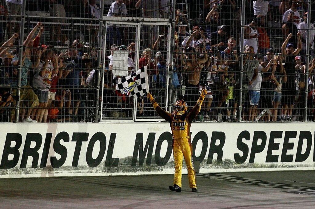 Kyle Busch deixa legado de 23 vitórias em Bristol e mais de 5.000 voltas lideradas na NASCAR