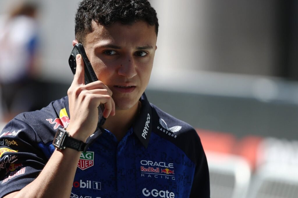 Red Bull confirma Hadjar ao lado de Verstappen e mantém dupla para 2027
