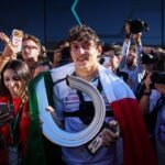 Wolff brinca com estilo de Antonelli e diz que piloto dá “cabelos grisalhos” à Mercedes
