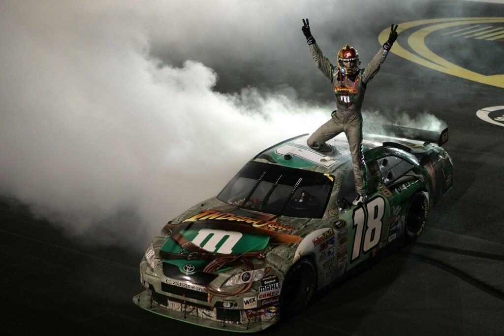 Kyle Busch deixa trajetória marcante em Darlington entre vitória, domínio e episódios turbulentos