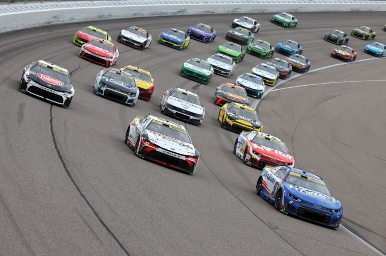 Larson domina em Kansas, amplia vantagem na NASCAR Cup e pressiona rivais no campeonato