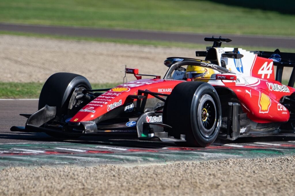 Ferrari testa pneus da Pirelli para 2027 com Hamilton e Leclerc em Ímola