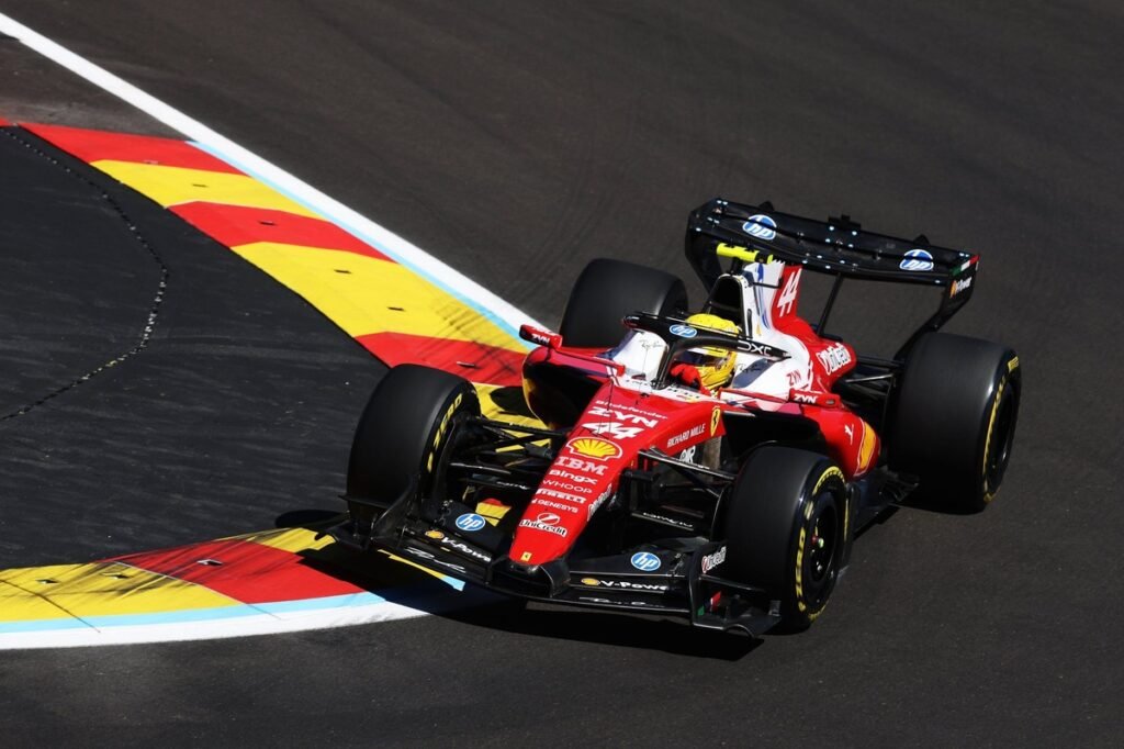 Ferrari prepara troca de motor para Hamilton e Leclerc e tenta separar punições no grid