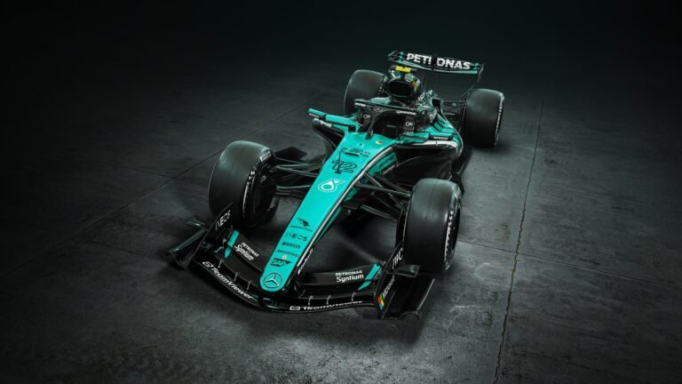 Mercedes lança pintura especial para o GP do Bahrein e confirma atualizações em Sepang
