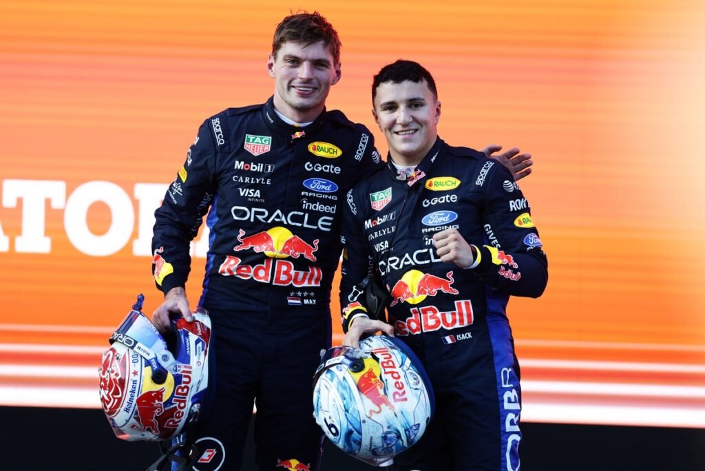 Hadjar volta com pódio no GP do Azerbaijão e recebe elogios de Mekies na Red Bull