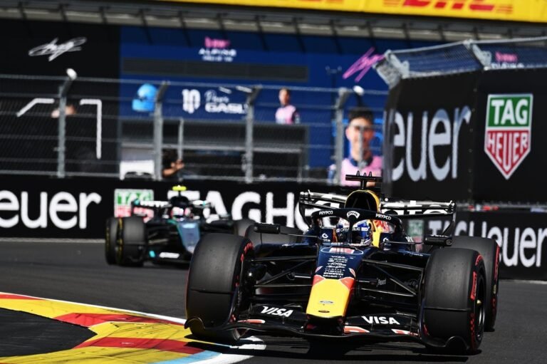 Red Bull explica por que mandou Verstappen devolver posições no GP da Espanha