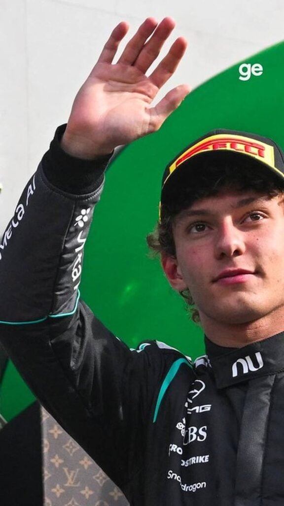 Antonelli leva tortadas da Mercedes em Monza e abre GP da Itália com punição no grid