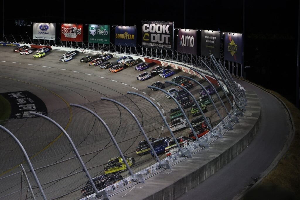 NASCAR acumula US$ 1.115 em “cofrinho dos palavrões” após 223 xingamentos no rádio na Southern 500