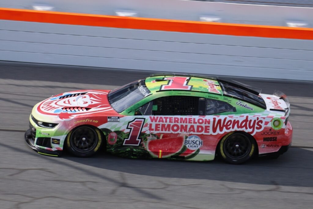 Ross Chastain conquista a pole em Daytona, mas segue fora do Chase da NASCAR