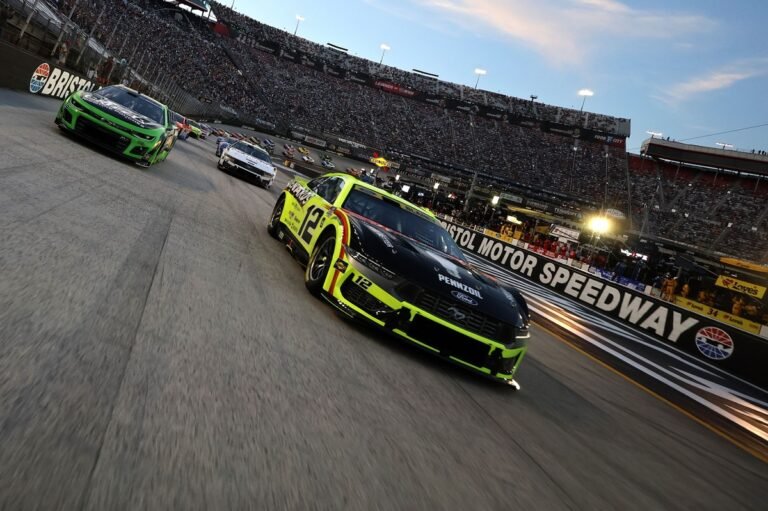 Bristol Night Race terá 500 voltas, três séries na pista e homenagens a Kyle Busch