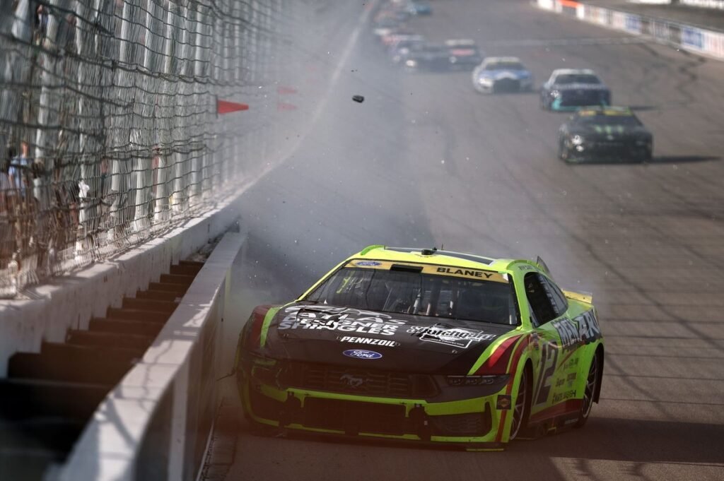 Caos em Gateway aperta disputa do Chase da NASCAR Cup e mantém Hamlin na liderança