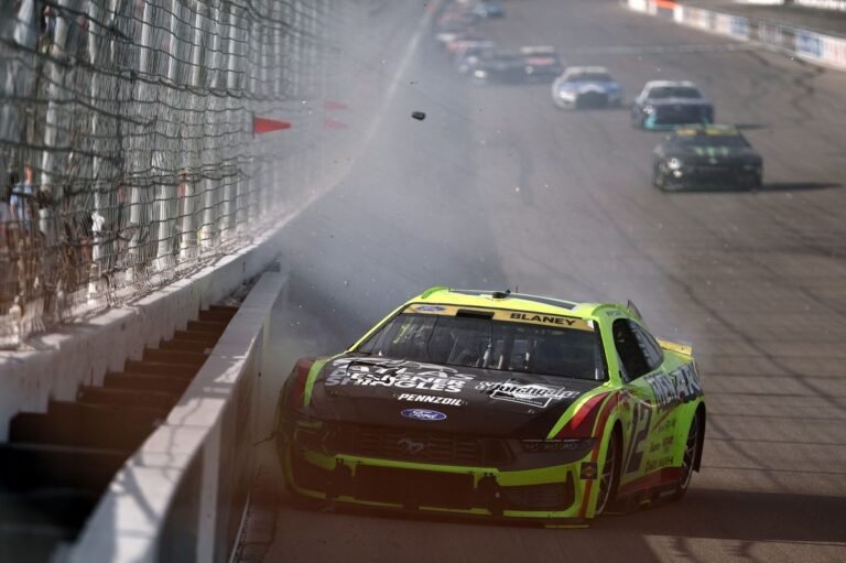 Caos em Gateway aperta disputa do Chase da NASCAR Cup e mantém Hamlin na liderança