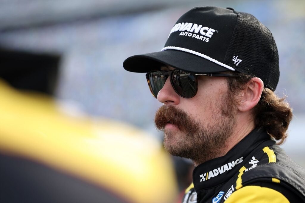 Blaney se revolta após toque de Stenhouse em Daytona e cai para 33º