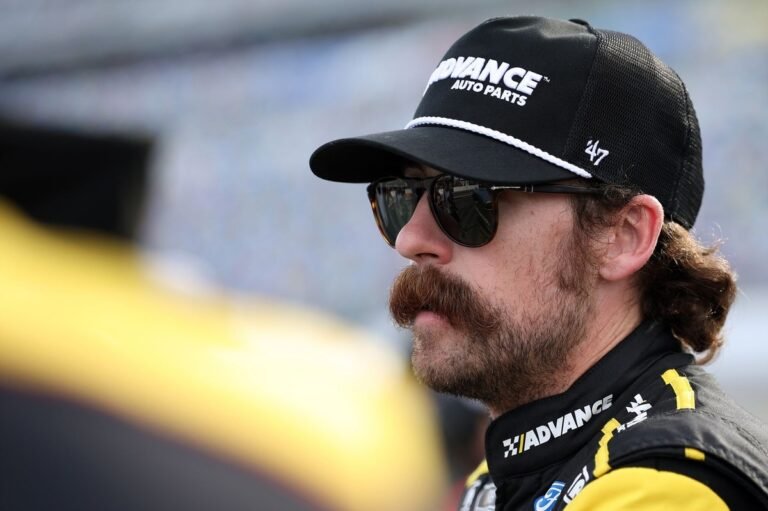 Blaney se revolta após toque de Stenhouse em Daytona e cai para 33º