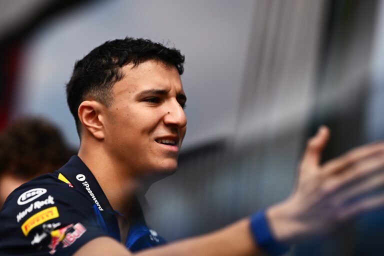 Hadjar segue fora por lesão, e Lawson correrá pela Red Bull no GP da Espanha