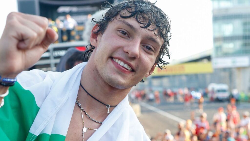 Antonelli teve menos pressão por não entrar na Ferrari, diz Chandhok