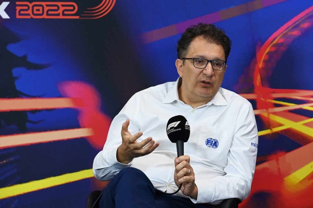 FIA explica por que bug de software em Sepang só apareceu na volta de formação