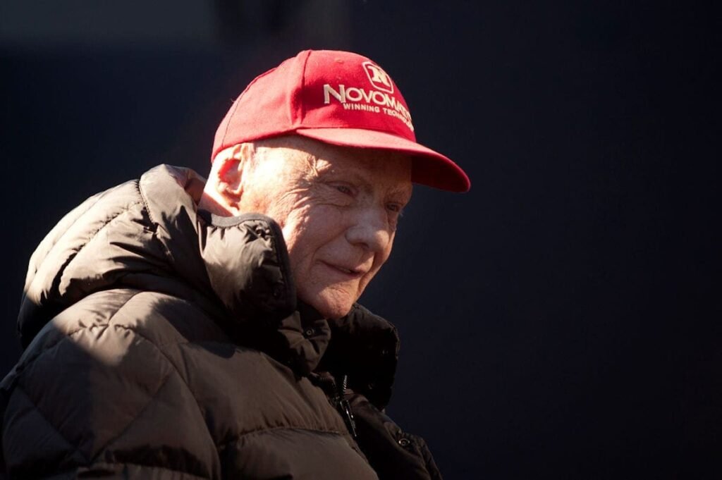 Lauda tentou levar Horner à Mercedes no fim de 2012, mas dirigente seguiu na Red Bull