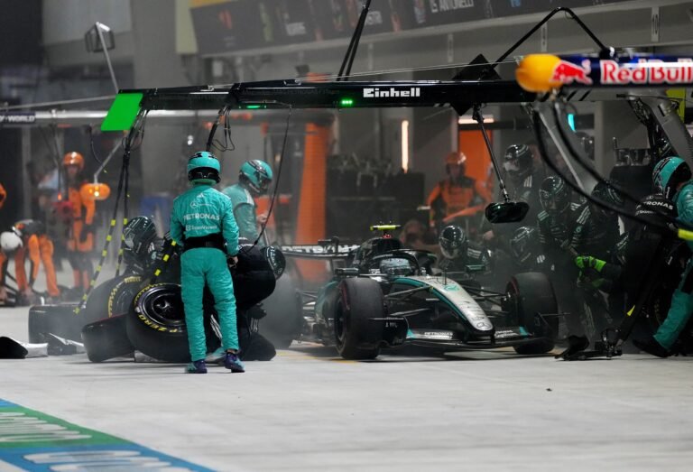 Mercedes recorre a funcionários fora dos pit stops há 15 anos e faz parada de 2s26 em Singapura