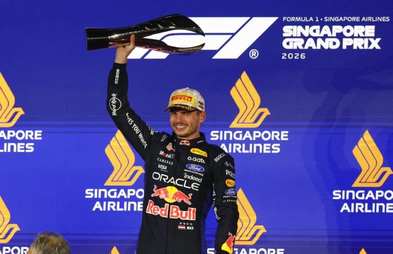 Verstappen vence em Singapura, chega a 73 triunfos e supera Schumacher em marca por uma equipe