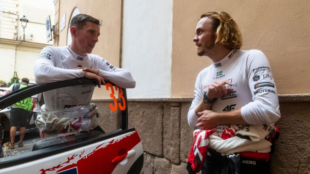 Evans chega ao domingo da Sardenha sob pressão de Solberg na luta pelo título do WRC