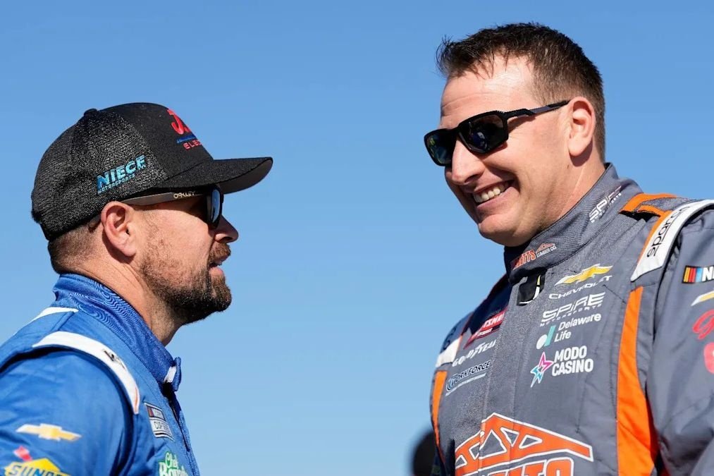 NASCAR não pune Stenhouse e McDowell após atrito e rodada em Charlotte