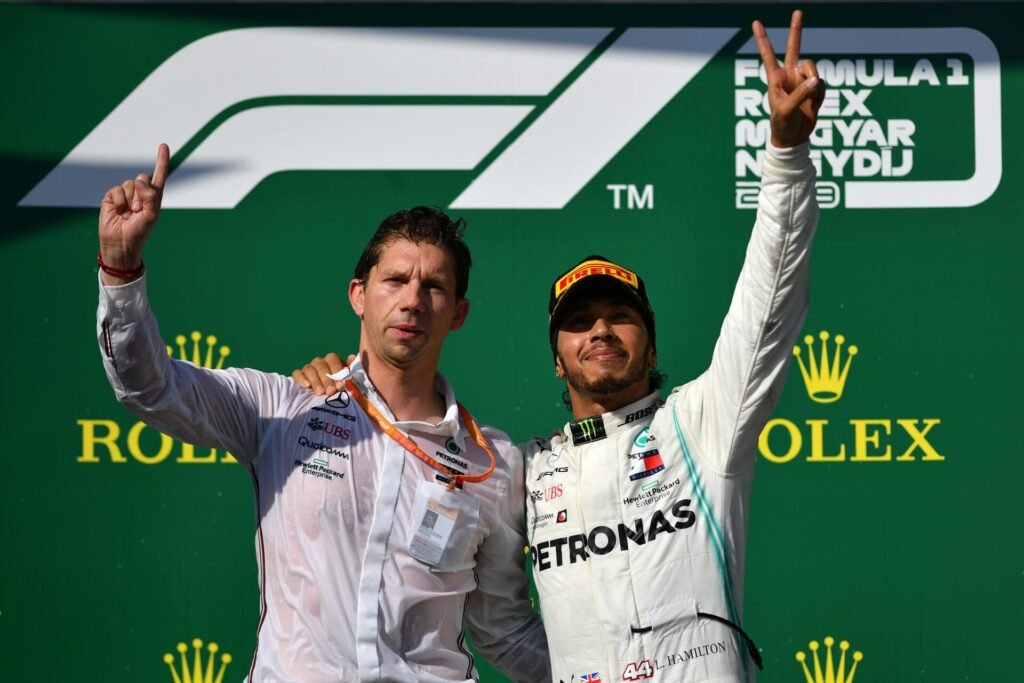 Vowles diverge de Vasseur sobre regras internas após atrito entre Hamilton e Leclerc na Ferrari