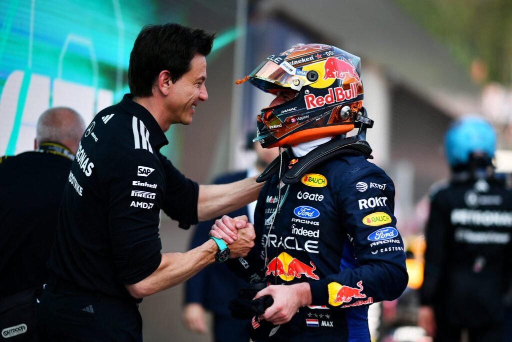 Horner diz que se surpreendeu com investida pública de Wolff por Verstappen