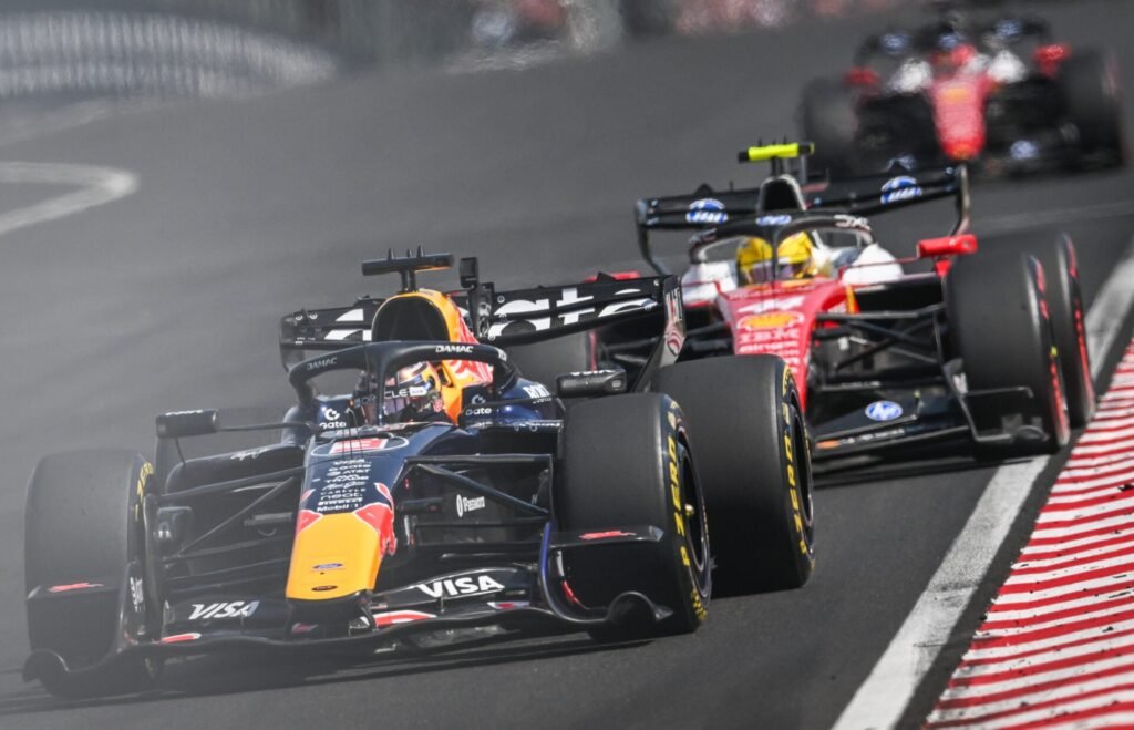 Ex-engenheiro da Ferrari diz que Red Bull evolui carro em 2026 como a equipe italiana não consegue